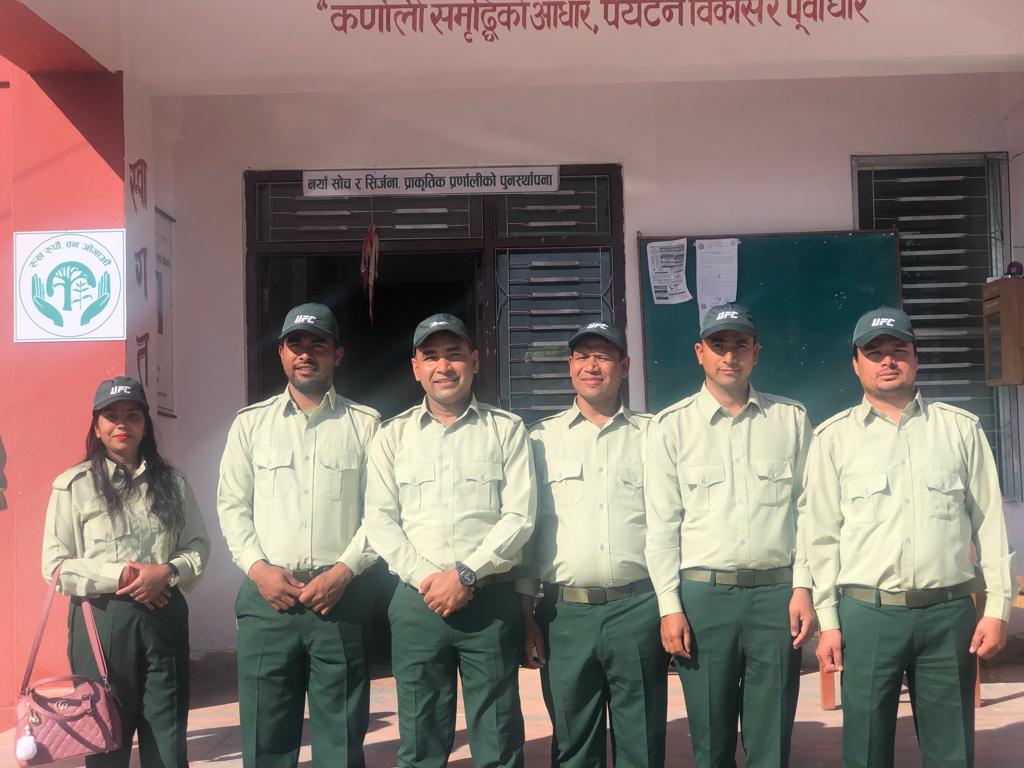 डिभिजन वन कार्यालय रुकुम पश्चिमको कर्मचारीको फिल्ड पोशाक